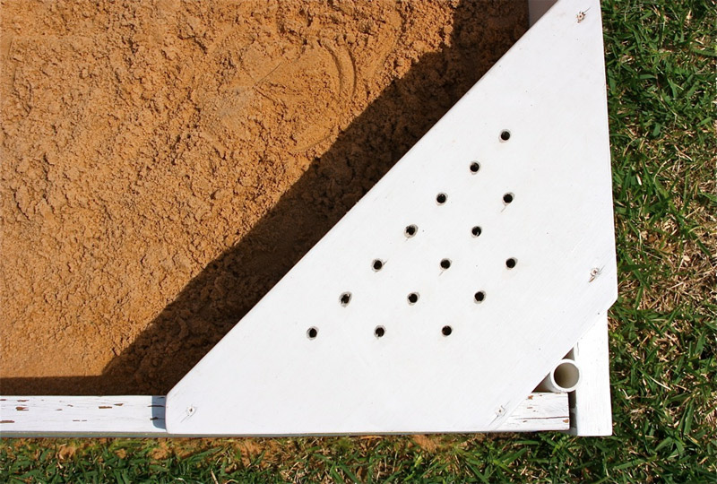 Banc de bac à sable avec trous