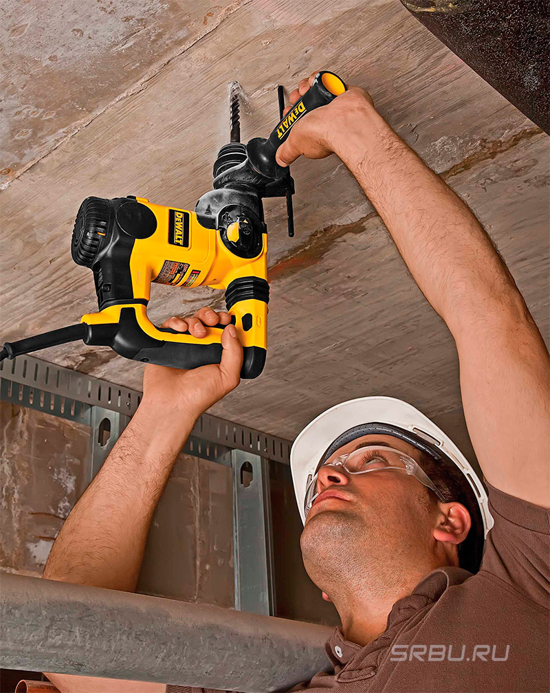 Marteau rotatif en L