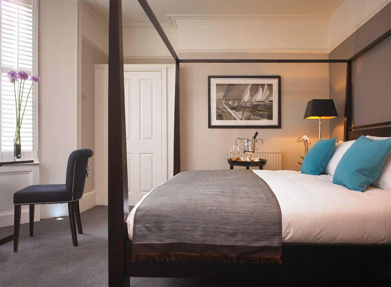 Couleur turquoise dans la chambre