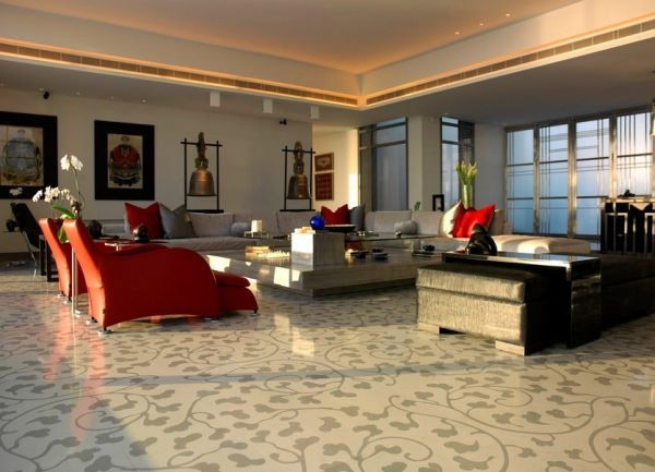 Le revêtement de sol ajoute de la variété à l'intérieur