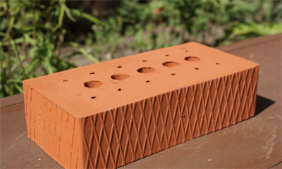 Avec des cavités au centre