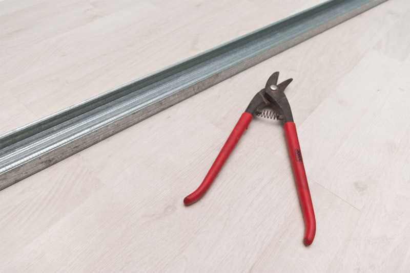 Profil de support de cloison sèche